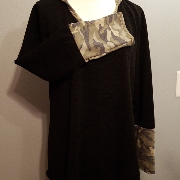 1X Black Knit Tunic with Camouflage hood - Picture 6 of 8